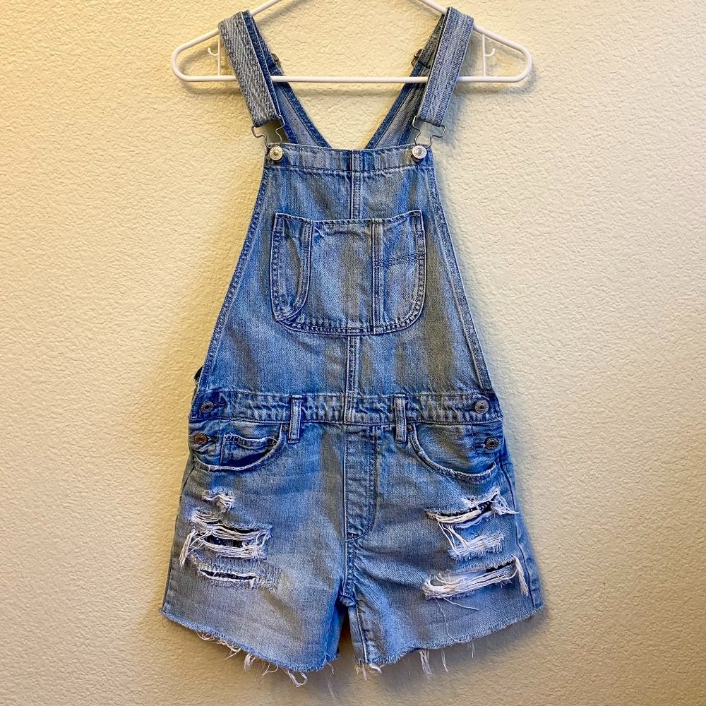 AEO Distressed Tomgirl Shortall Overall Shorts S
